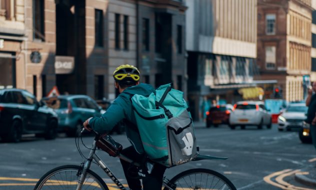 deliveroo_delivery_courier_cyclist_bicycle